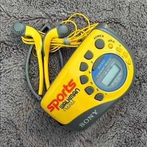 Sony Sports Walkman Yellow Gray FM/AM Radio Vintage Collectible with headphones